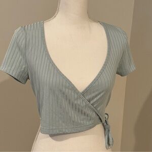 NWT Women’s Tie Front Cropped Top